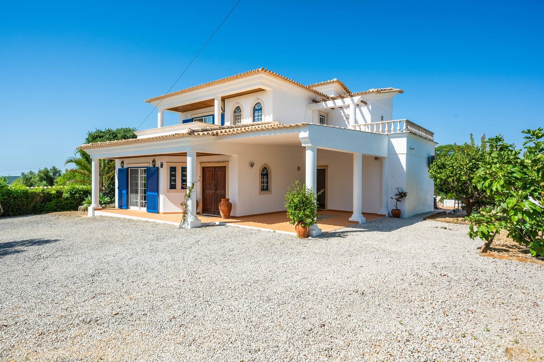 Villa in Loule (Sao Clemente), Algarve, Portugal 1 - 18492894