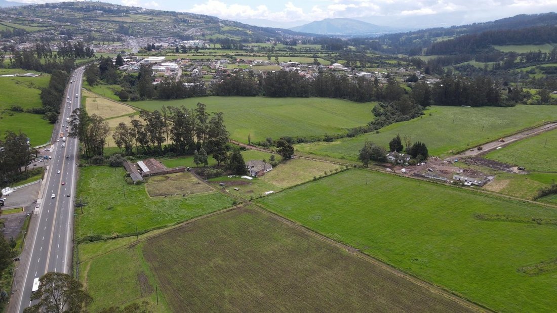 Land in Tambillo, Pichincha, Ecuador 1 - 18492619