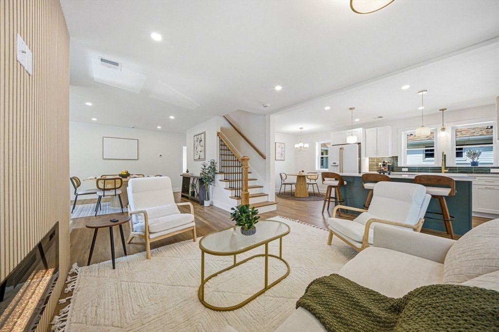 Condo in Newton, Massachusetts, United States 1 - 18257485