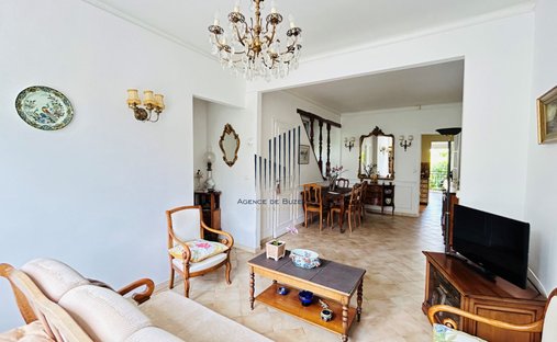 Villa in Mazurières, Rueil-Malmaison, France 1