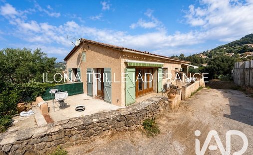 House in Nord Est, Ollioules, France 1