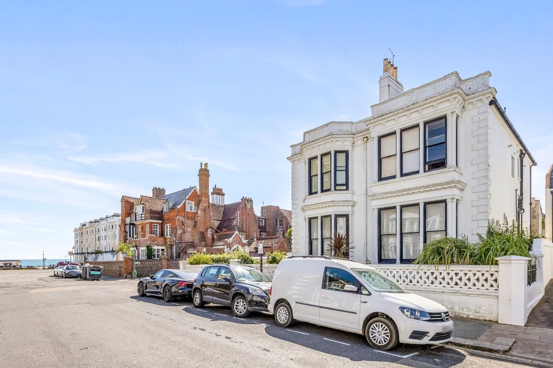 Apartment in Courtenay Terrace, Hove, England 2 - 18495007