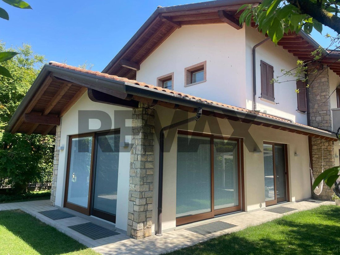 Villa in Treviolo, Lombardy, Italy 1 - 18495877