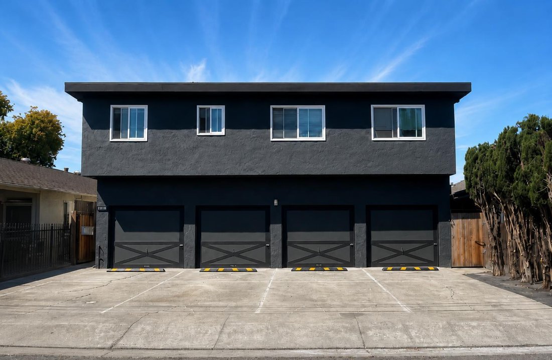 Redwood City, California, United States 1 - 18493199