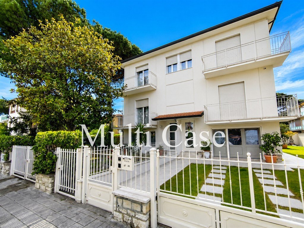 Apartment in Lido di Camaiore, Camaiore, Tuscany 2 - 18493143