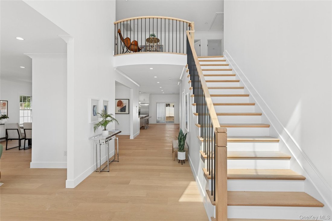 House in Merrick, New York, United States 2 - 18495025