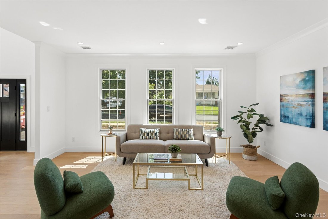 House in Merrick, New York, United States 5 - 18495025