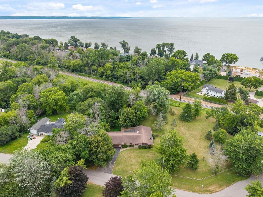 House in Menasha, Wisconsin, United States 5 - 18439026