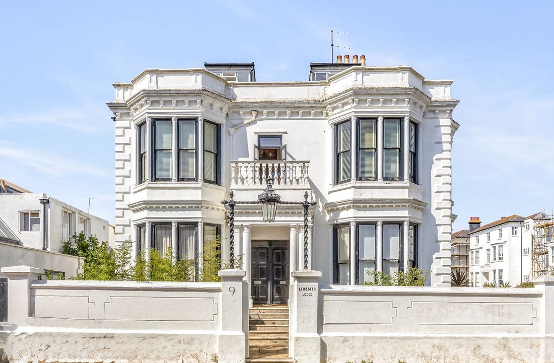 Apartment in Courtenay Terrace, Hove, England 1 - 18495007