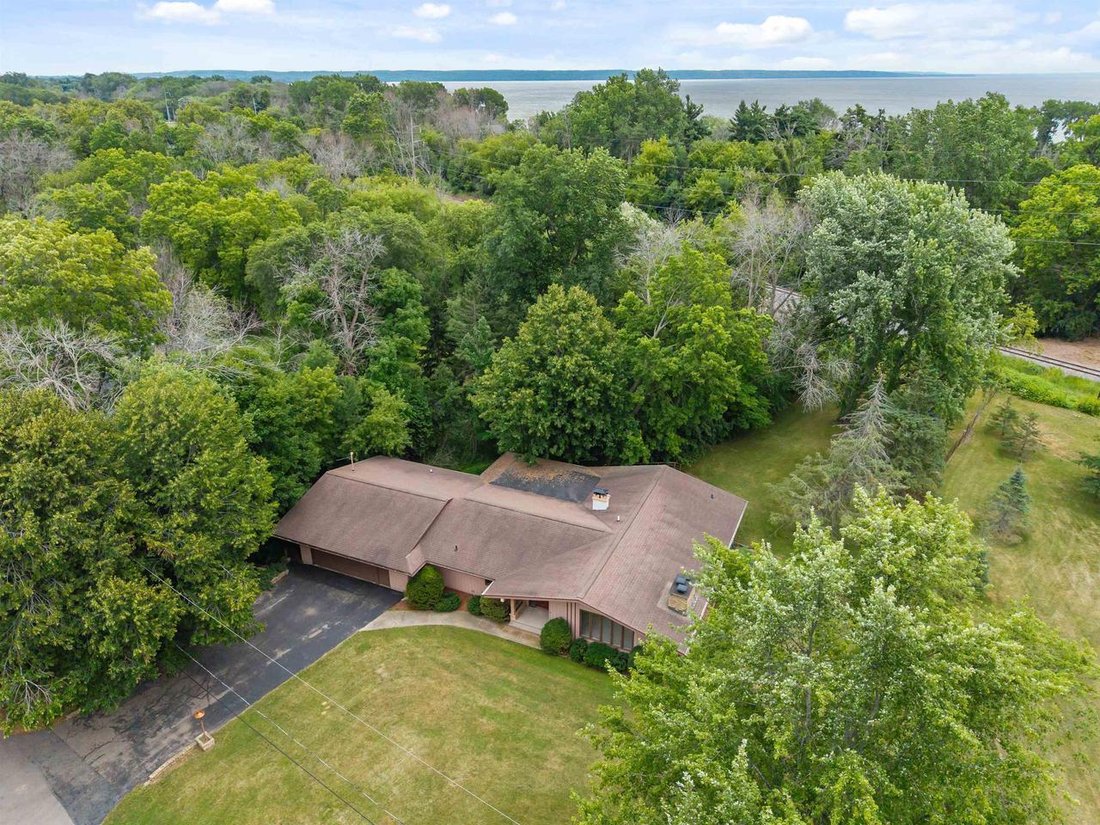House in Menasha, Wisconsin, United States 4 - 18439026