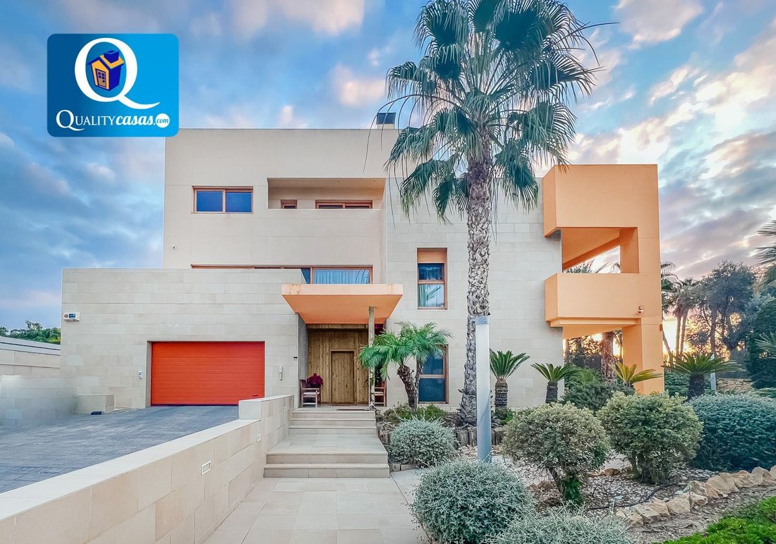 Villa in Alicante, Valencian Community, Spain 1 - 18495152