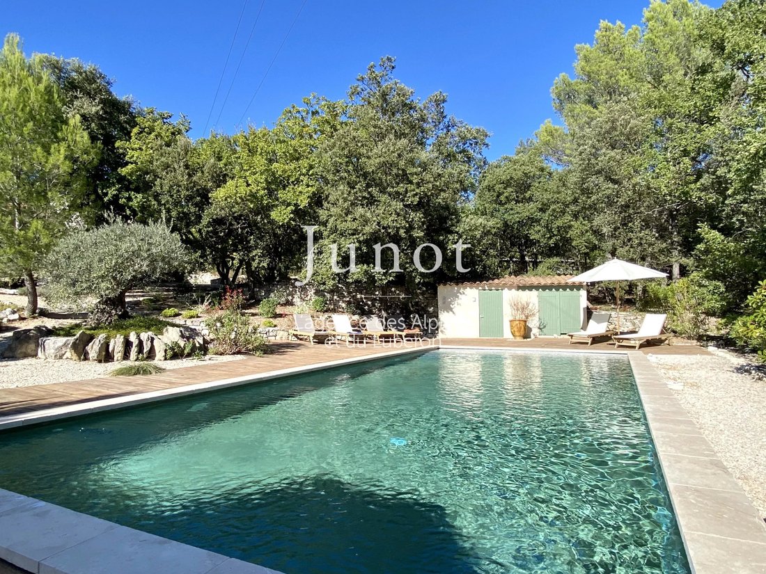 Country House in Gordes, Provence-Alpes-Côte d'Azur, France 2 - 16910506