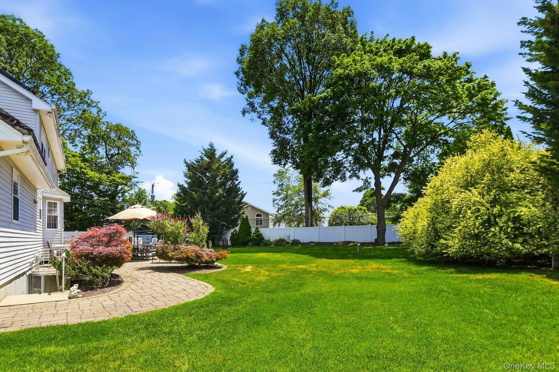 House in Bethpage, New York, United States 2 - 18493573