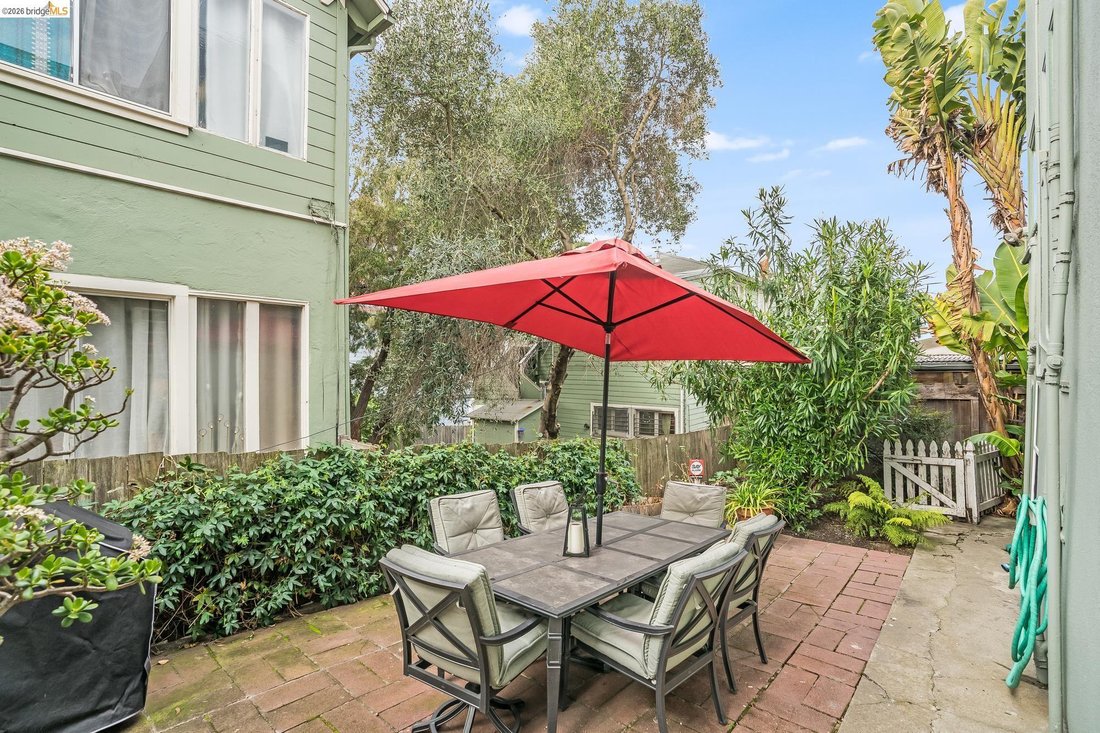 Oakland, California, United States 5 - 18493173
