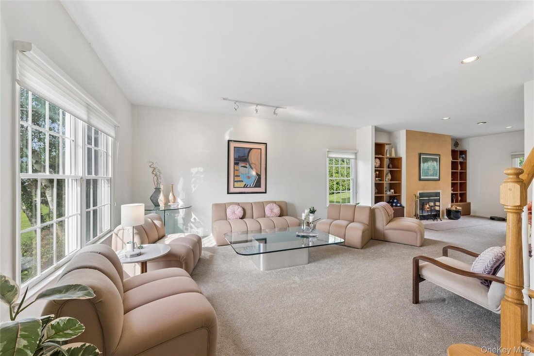 House in Melville, New York, United States 5 - 18495062