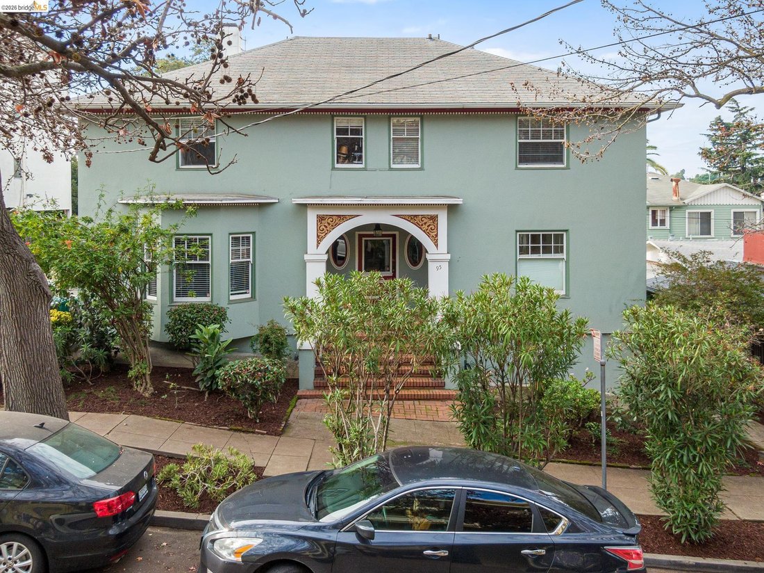 Oakland, California, United States 2 - 18493173