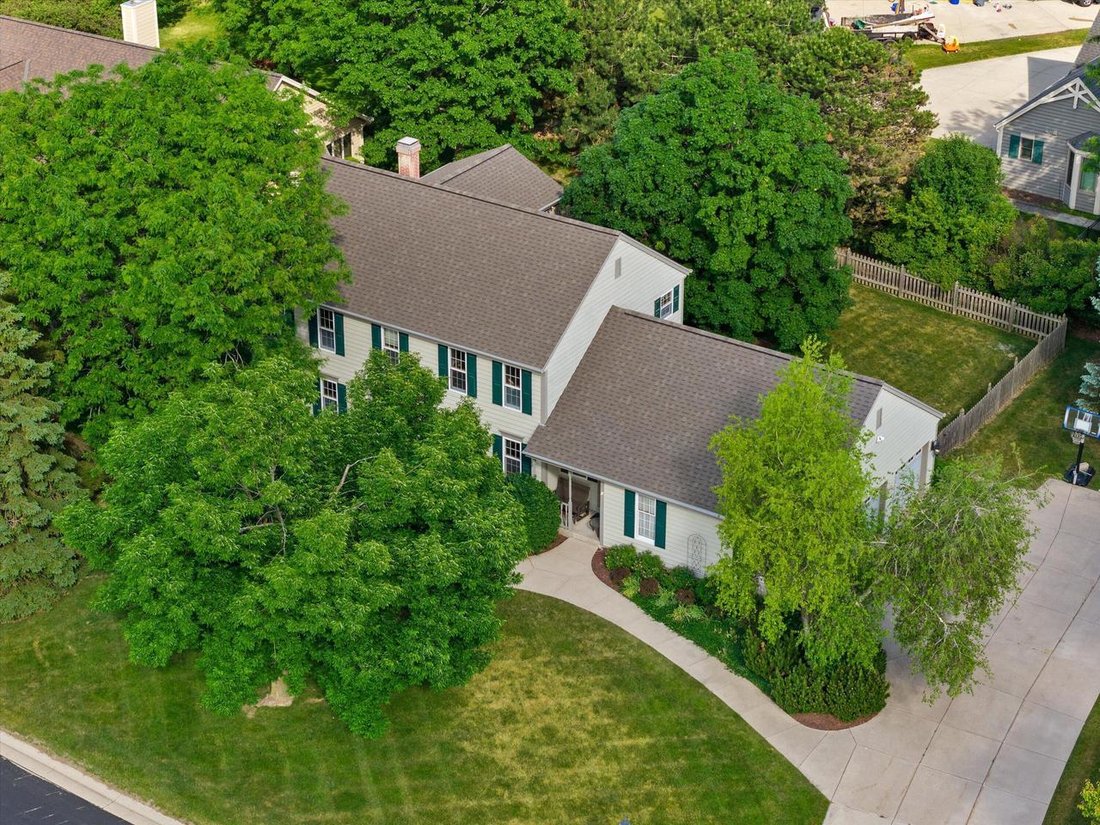 House in Waukesha, Wisconsin, United States 1 - 18494580