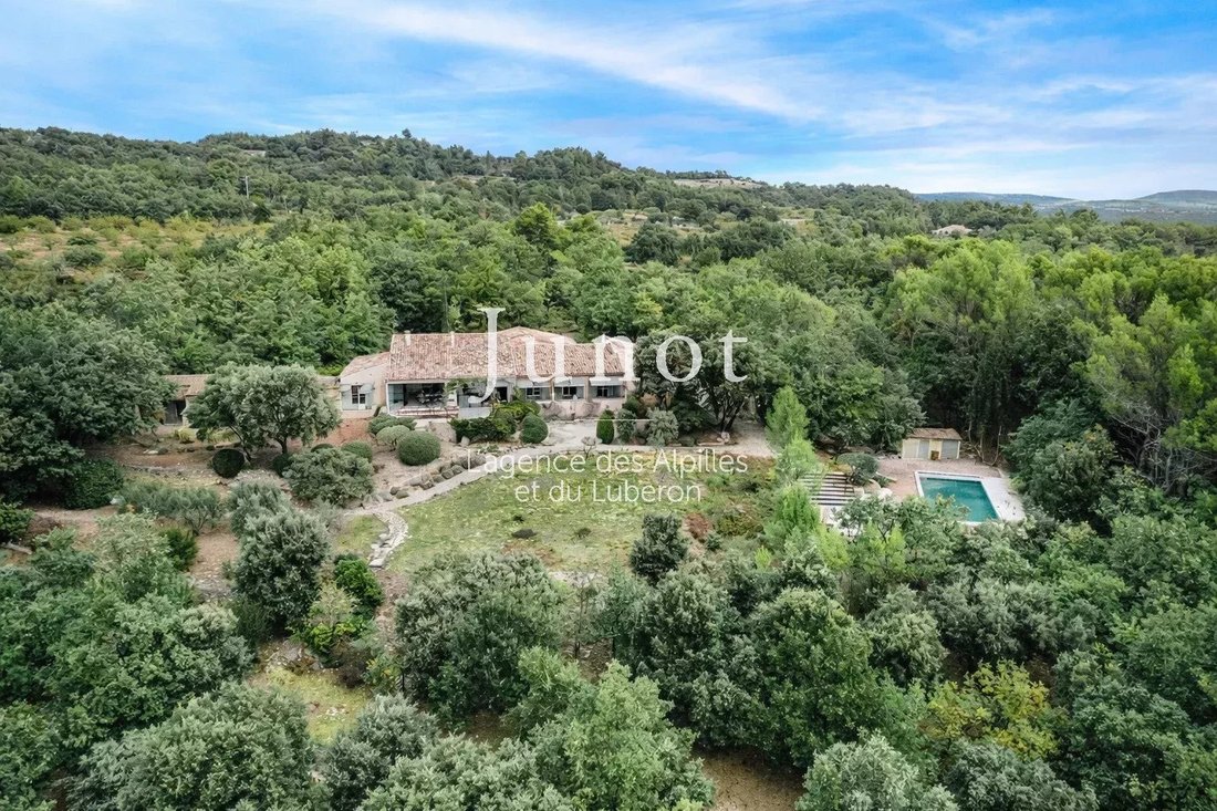 Country House in Gordes, Provence-Alpes-Côte d'Azur, France 4 - 16910506