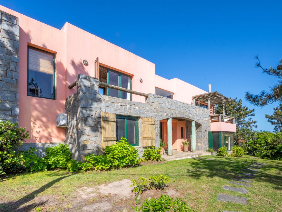 Villa in Laguna Blanca, Maldonado Department, Uruguay 1 - 18493089