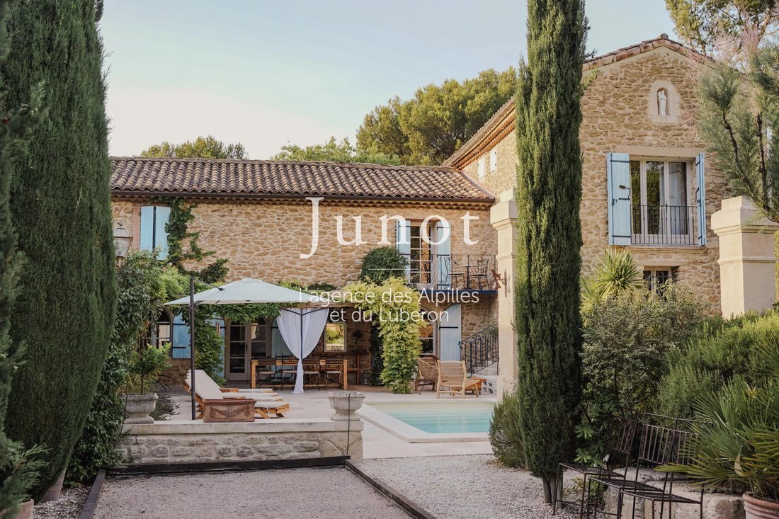 Country House in Maubec, Provence-Alpes-Côte d'Azur, France 2 - 17503167