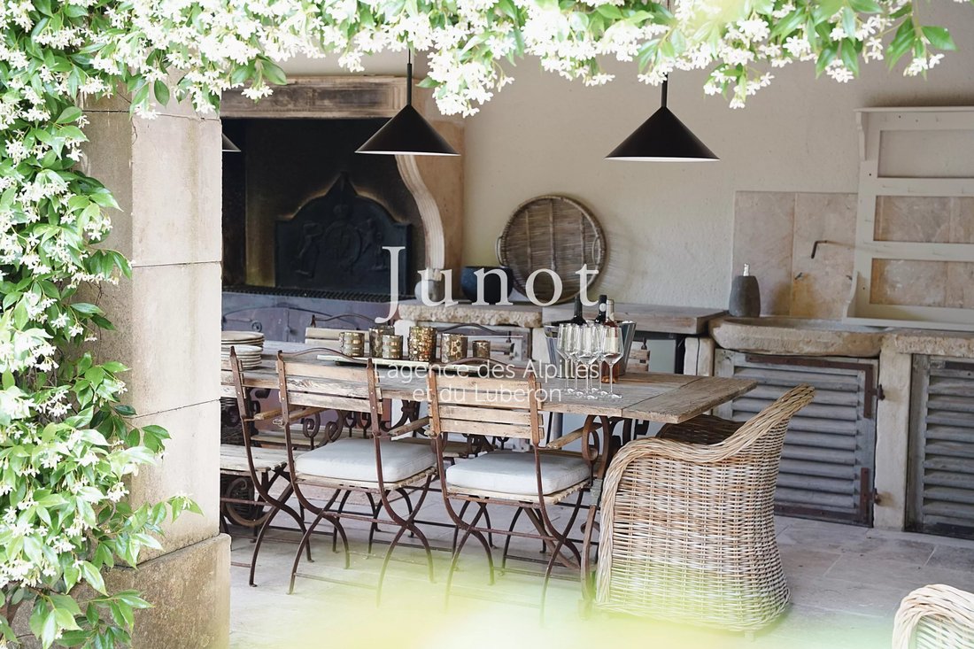 Country House in Lacoste, Provence-Alpes-Côte d'Azur, France 3 - 17348812