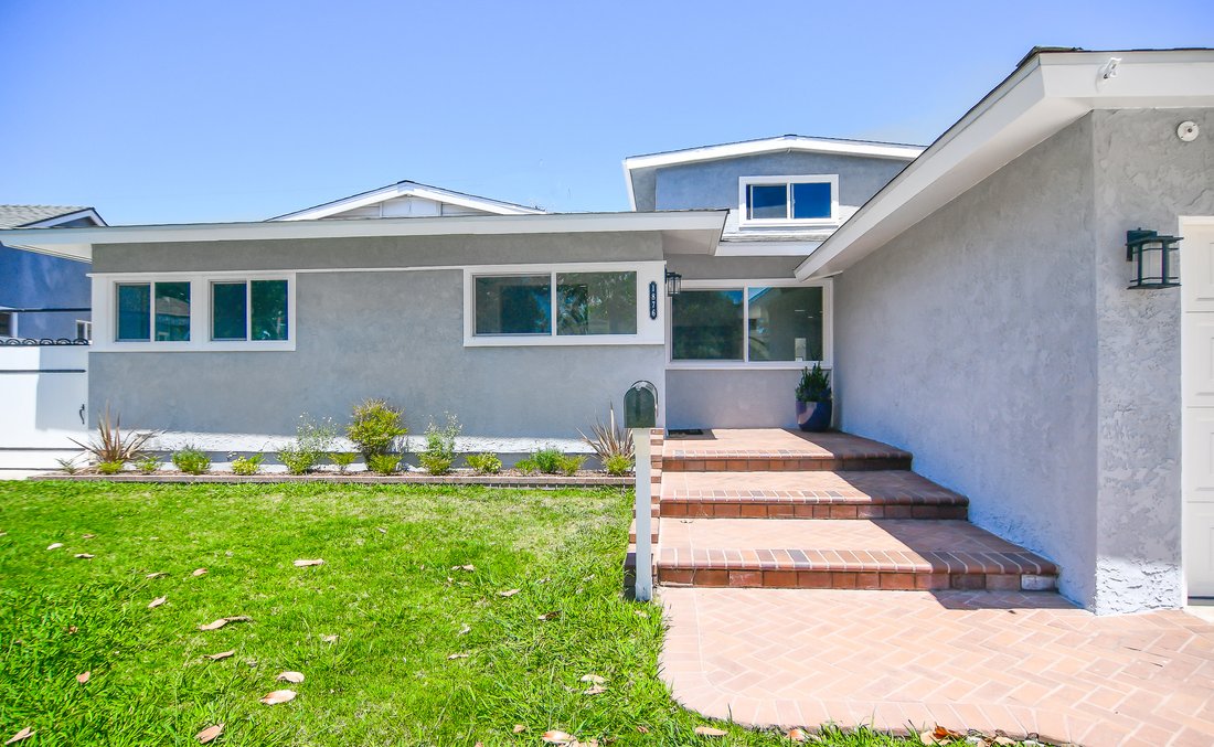 House in Signal Hill, California, United States 3 - 18492026