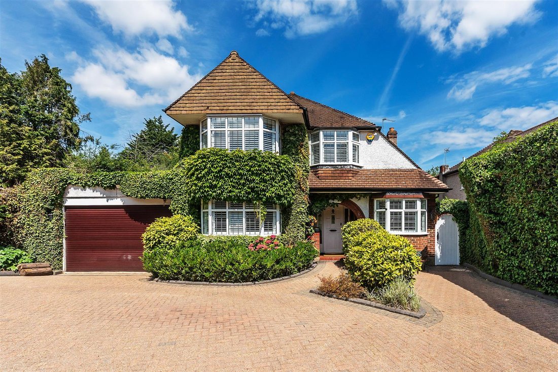House in Epsom and Ewell, England 1 - 18257356
