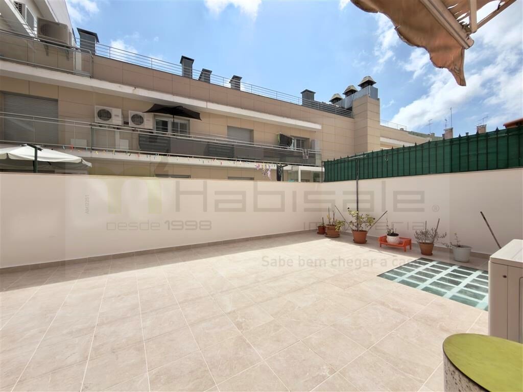 Apartment in Venteira, Lisbon, Portugal 1 - 18495237