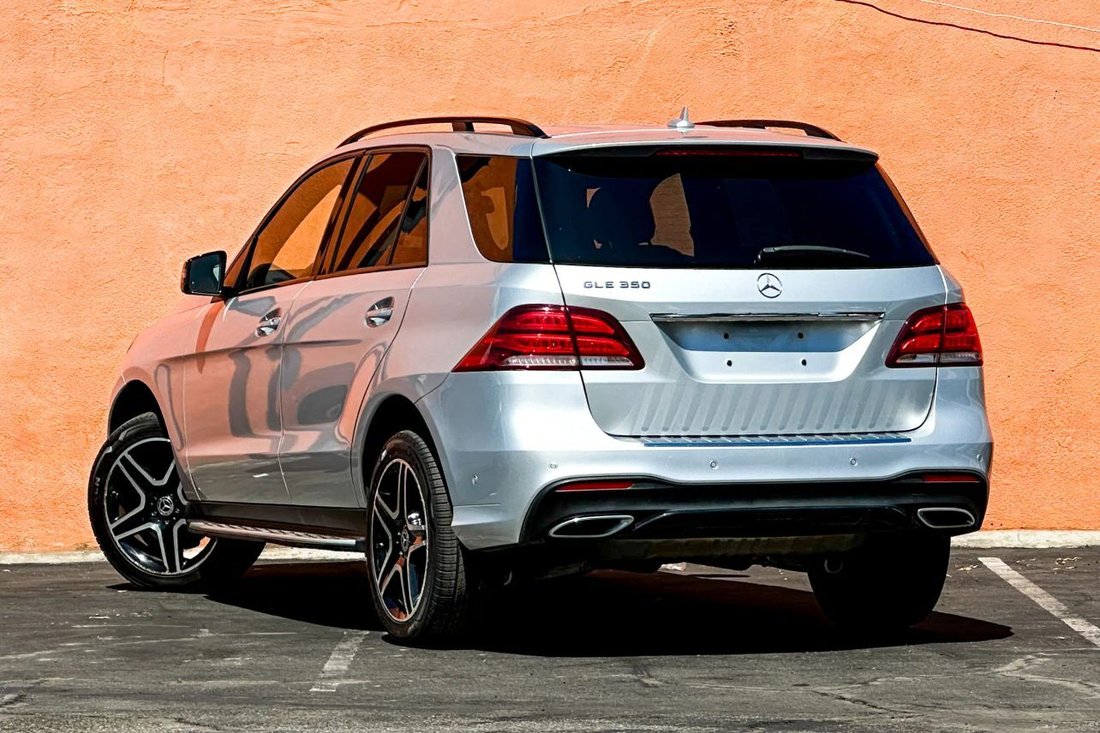 Suv in El Monte, CA, United States 5 - 18495532