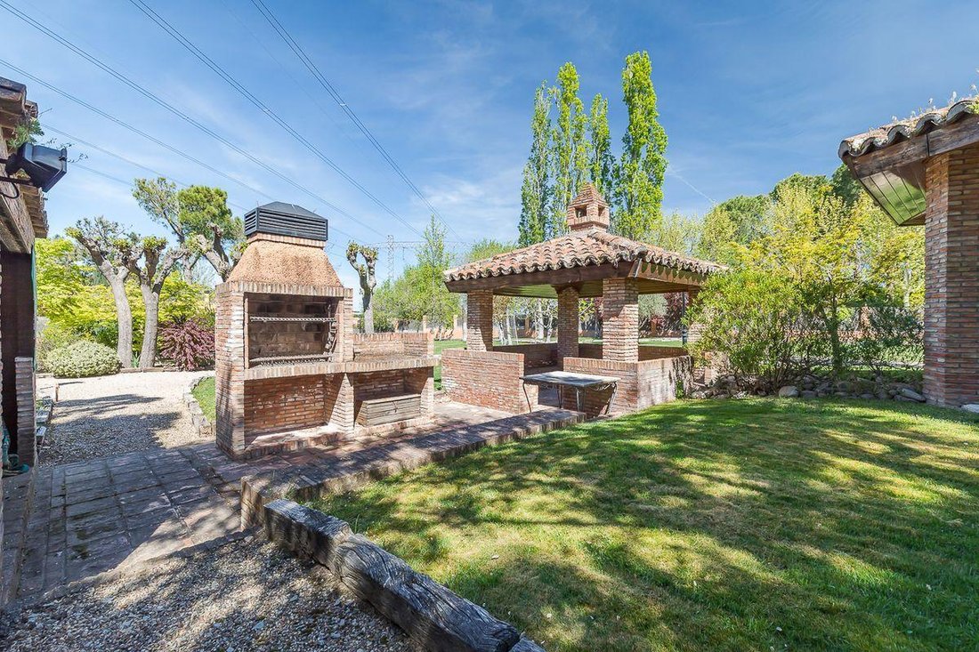 House in Las Rozas de Madrid, Comunidad de Madrid, Spain 3 - 18492744