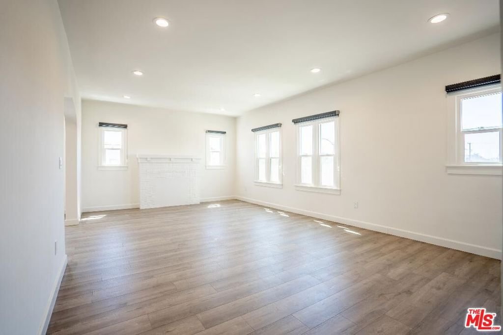 Los Angeles, California, United States 3 - 18494404