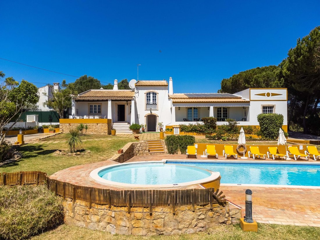Villa in Praia dos Pescadores, Olhos de Agua, Portugal 1 - 18272412