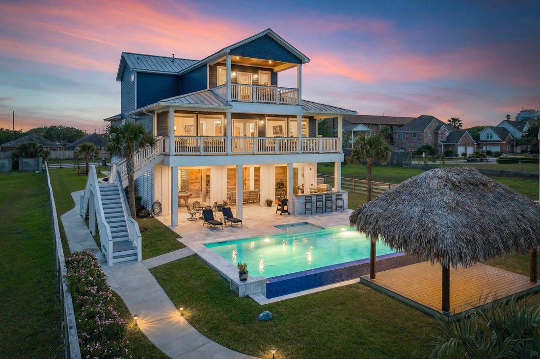 House in Galveston, Texas, United States 1 - 18494075