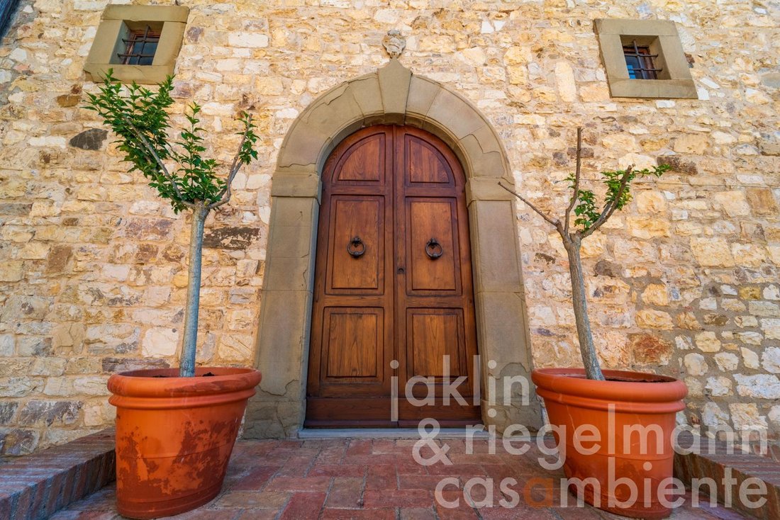 Estate in Gaiole in Chianti, Tuscany, Italy 1 - 11425670
