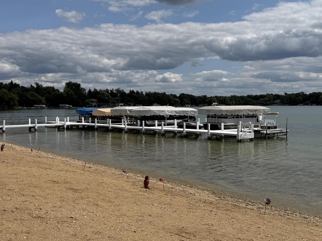 Condo in Okauchee Lake, Wisconsin, United States 1 - 18207457