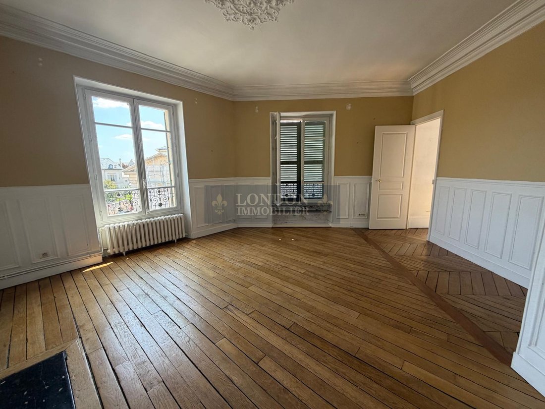 Apartment in Domaine National du Château, Versailles, France 2 - 18200569