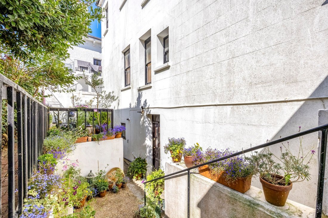 Apartment in Courtenay Terrace, Hove, England 3 - 18495007