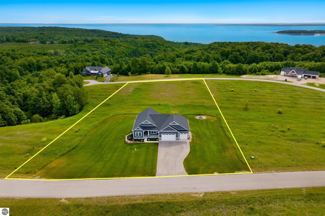 House in Suttons Bay, Michigan, United States 2 - 18494876