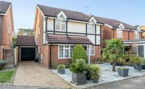 House in Oatlands Park, Elmbridge, England 1