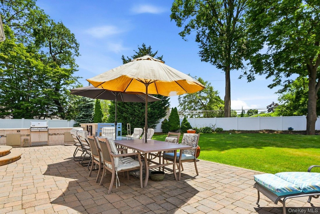 House in Bethpage, New York, United States 4 - 18493573