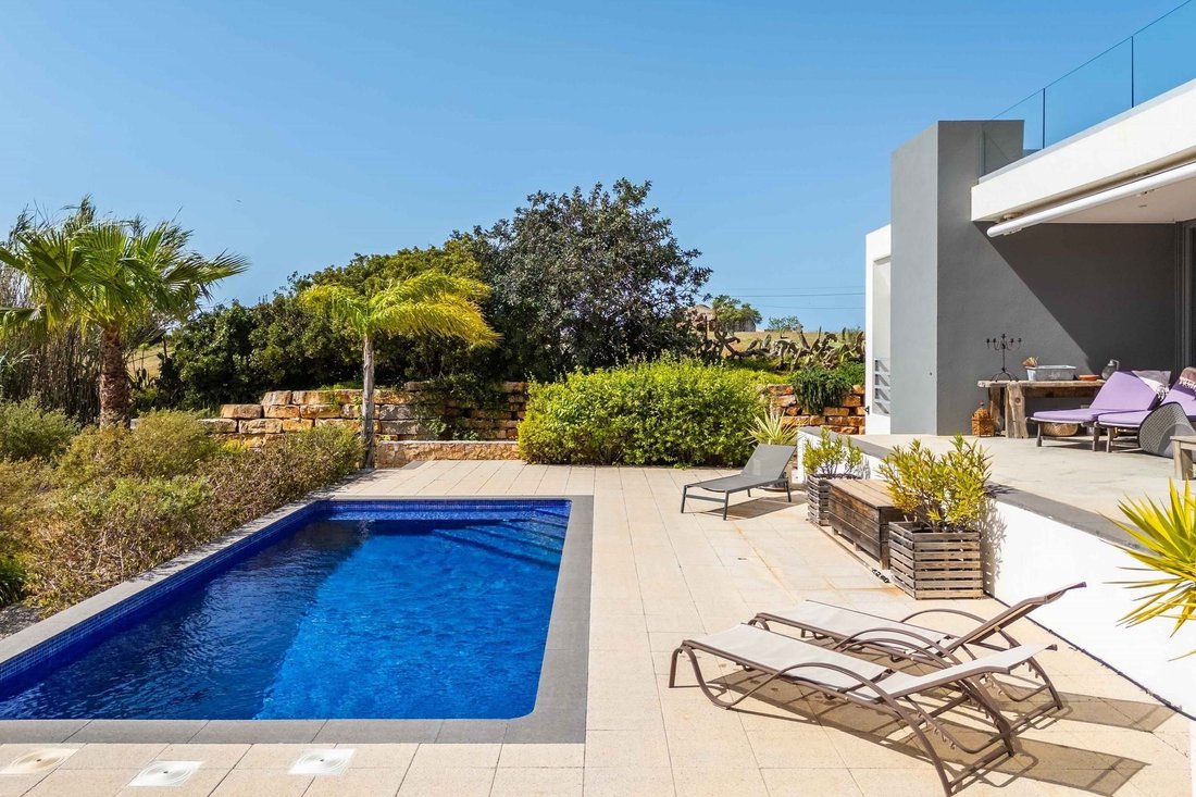 Villa in Quelfes, Algarve, Portugal 1 - 16528643