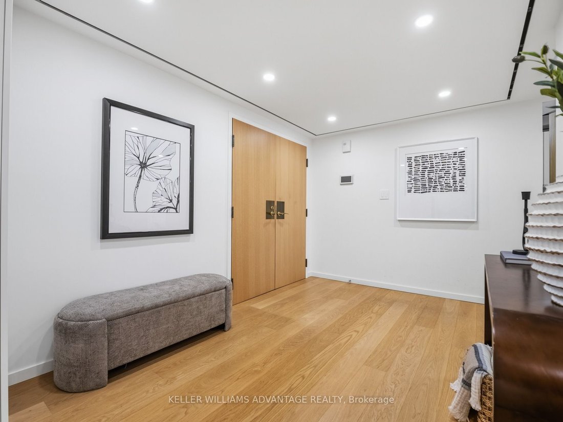 Condo in Toronto, Ontario, Canada 2 - 18494823