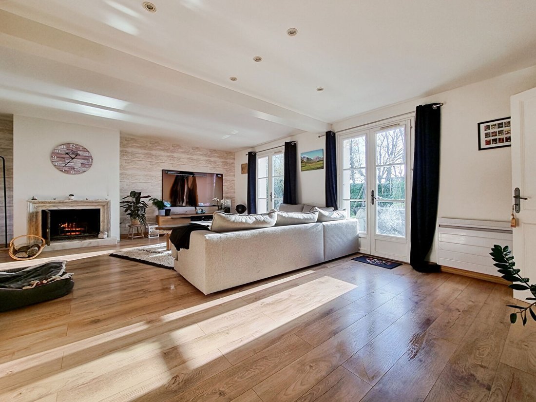 Villa in Montfort-l'Amaury, Ile-de-France, France 2 - 18495653