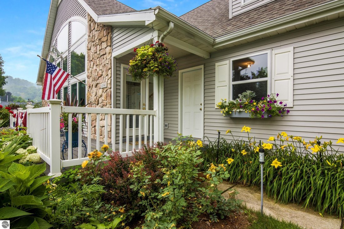 House in Traverse City, Michigan, United States 3 - 18494978