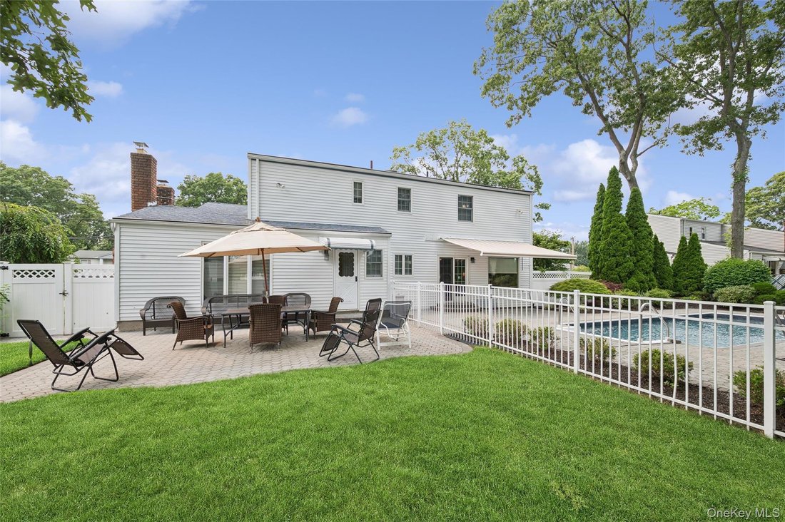 House in Centereach, New York, United States 2 - 18495030