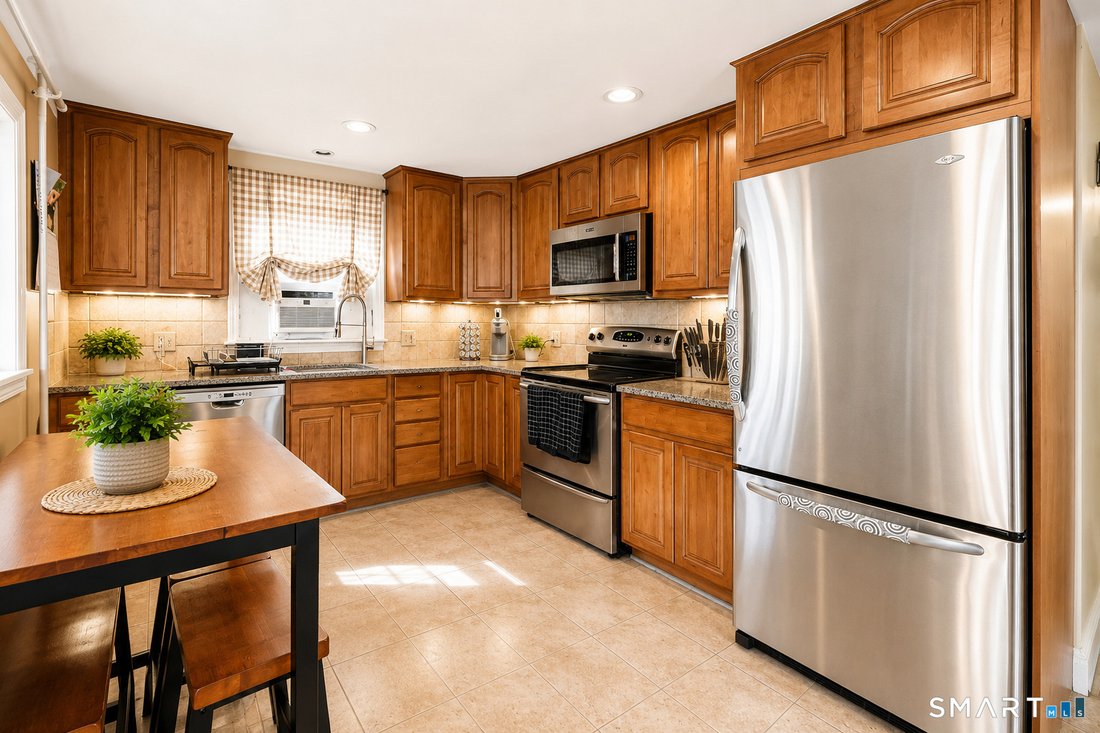 Stratford, Connecticut, United States 5 - 18494960