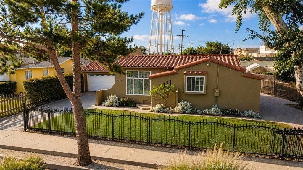 South Gate, California, United States 3 - 18493696