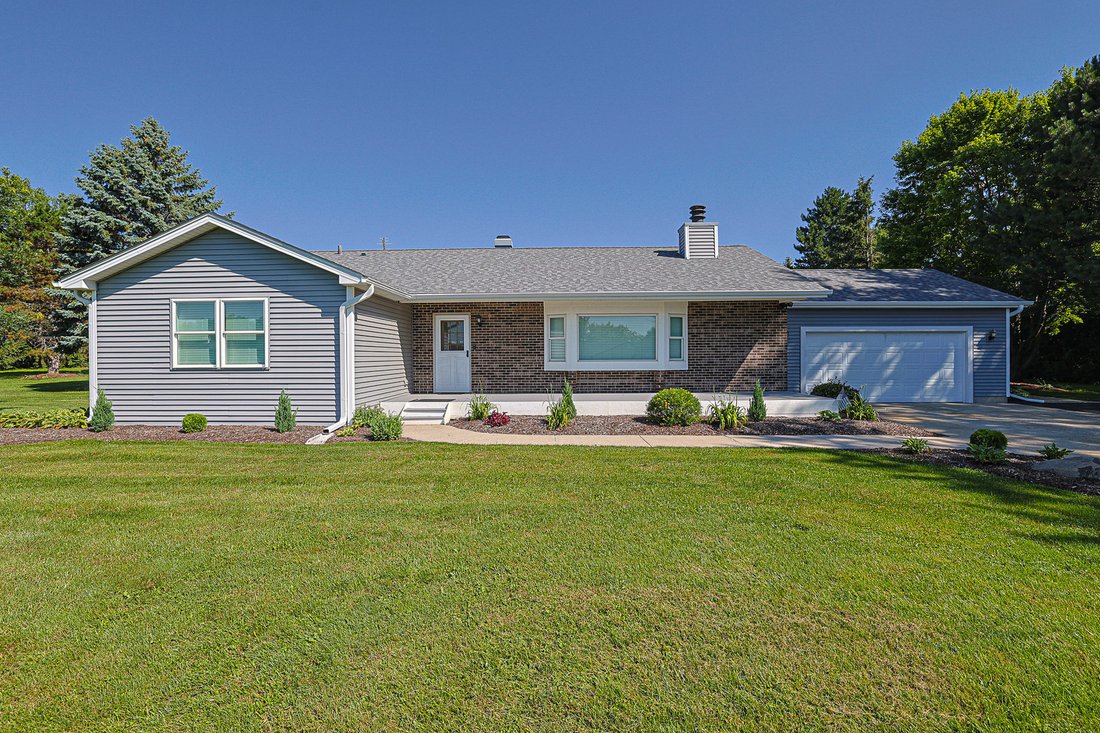 House in Fox Lake, Illinois, United States 2 - 18494711