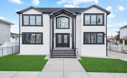 House in Elmont, New York, United States 1