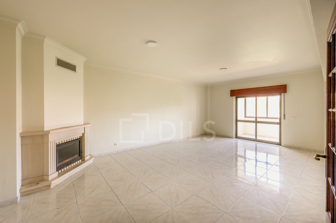 Apartment in Carnaxide e Queijas, Lisbon, Portugal 2 - 18495177